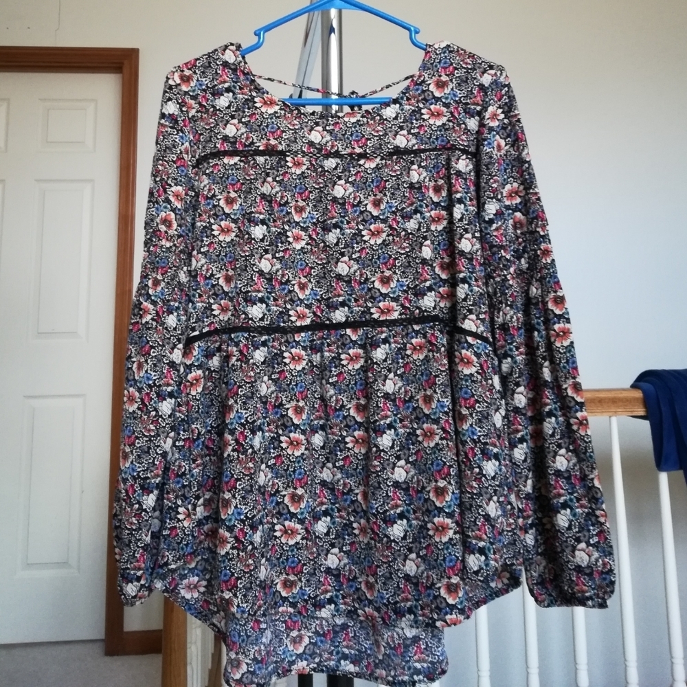 Black Floral Balloon Sleeve Flowy Tunic Top